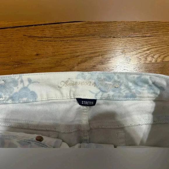 American Eagle Low Rise Jean Shorts - Picture 5 of 5